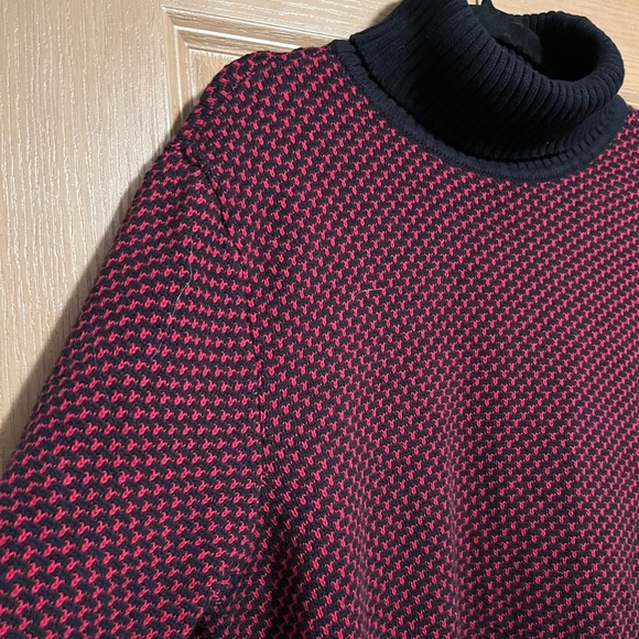 Karen Scott Women's Cotton Two-Tone Turtleneck Sweater - Picture 4 of 10